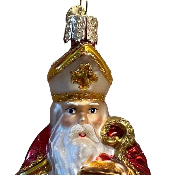 OLD WORLD CHRISTMAS CHRISTMAS TREE ORNAMENT PRIEST WITH BOX - Picture 8 of 10
